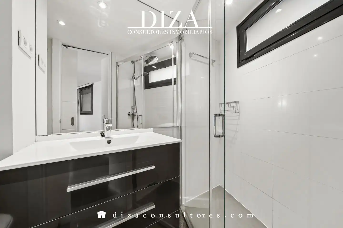 Bathroom of Flat for rent in Madrid  with Air Conditioner and Heating