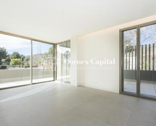 Exterior view of Planta baja for sale in  Barcelona Capital  with Air Conditioner, Terrace and Swimming Pool