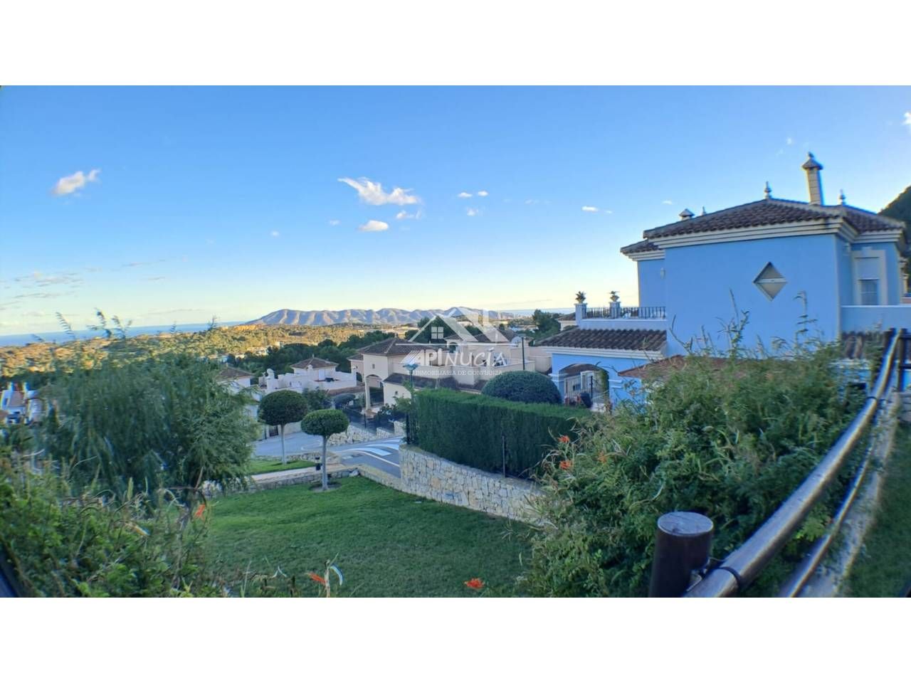 Vista exterior de Casa adosada en venda en Polop amb Aire condicionat, Parquet i Terrassa