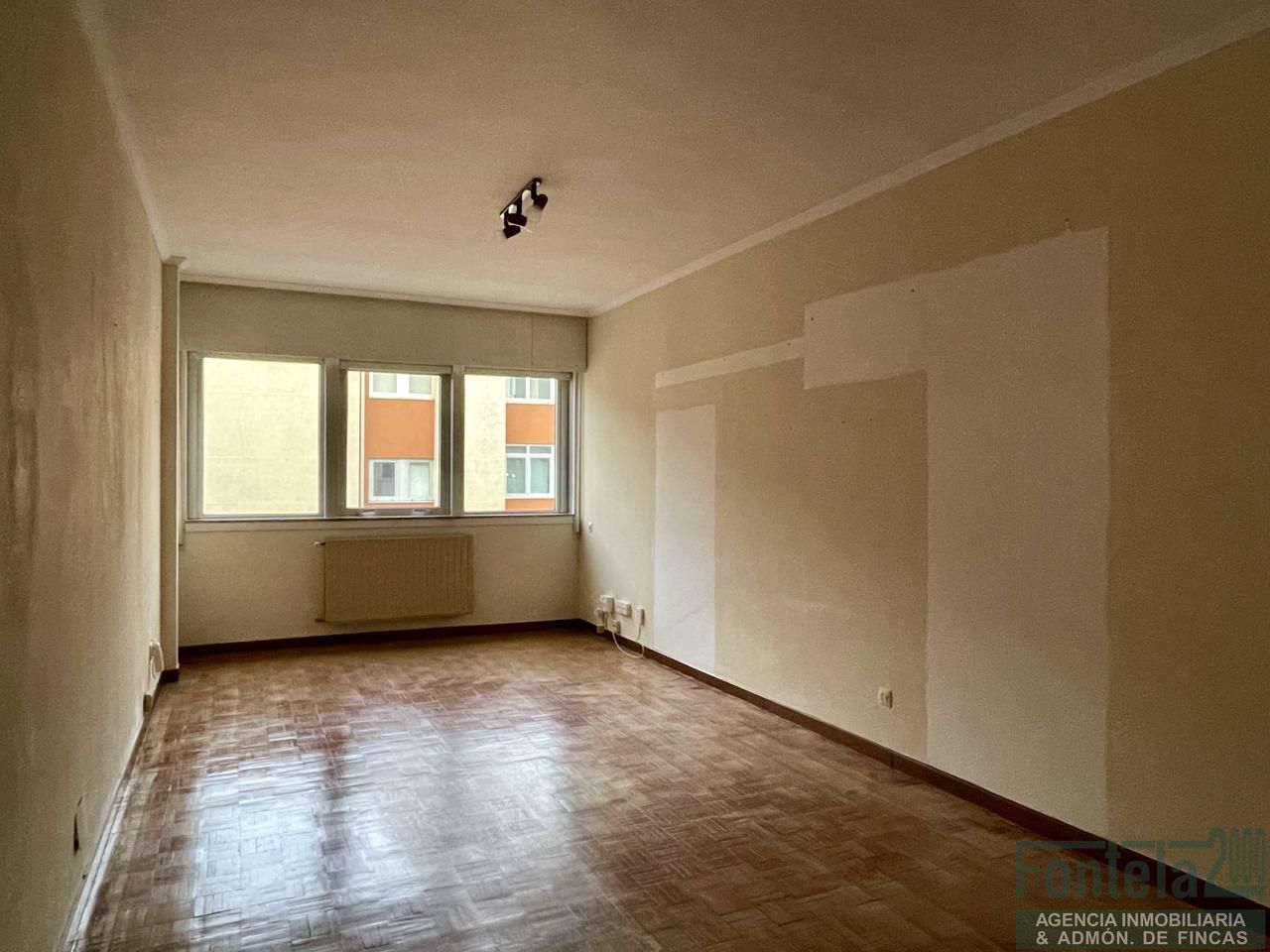 Sala d'estar de Pis en venda en A Coruña Capital  amb Calefacció i Traster