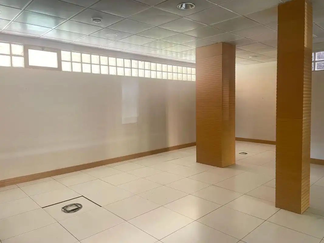Local comercial de lloguer a Avenida de Pablo VI, imagen 5