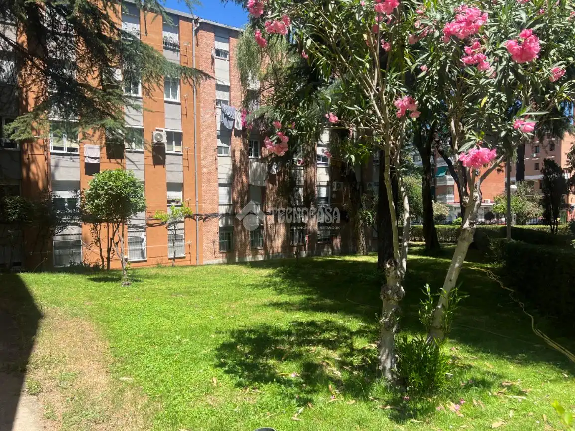 Vista exterior de Pis en venda en Madrid amb Calefacció i Parquet