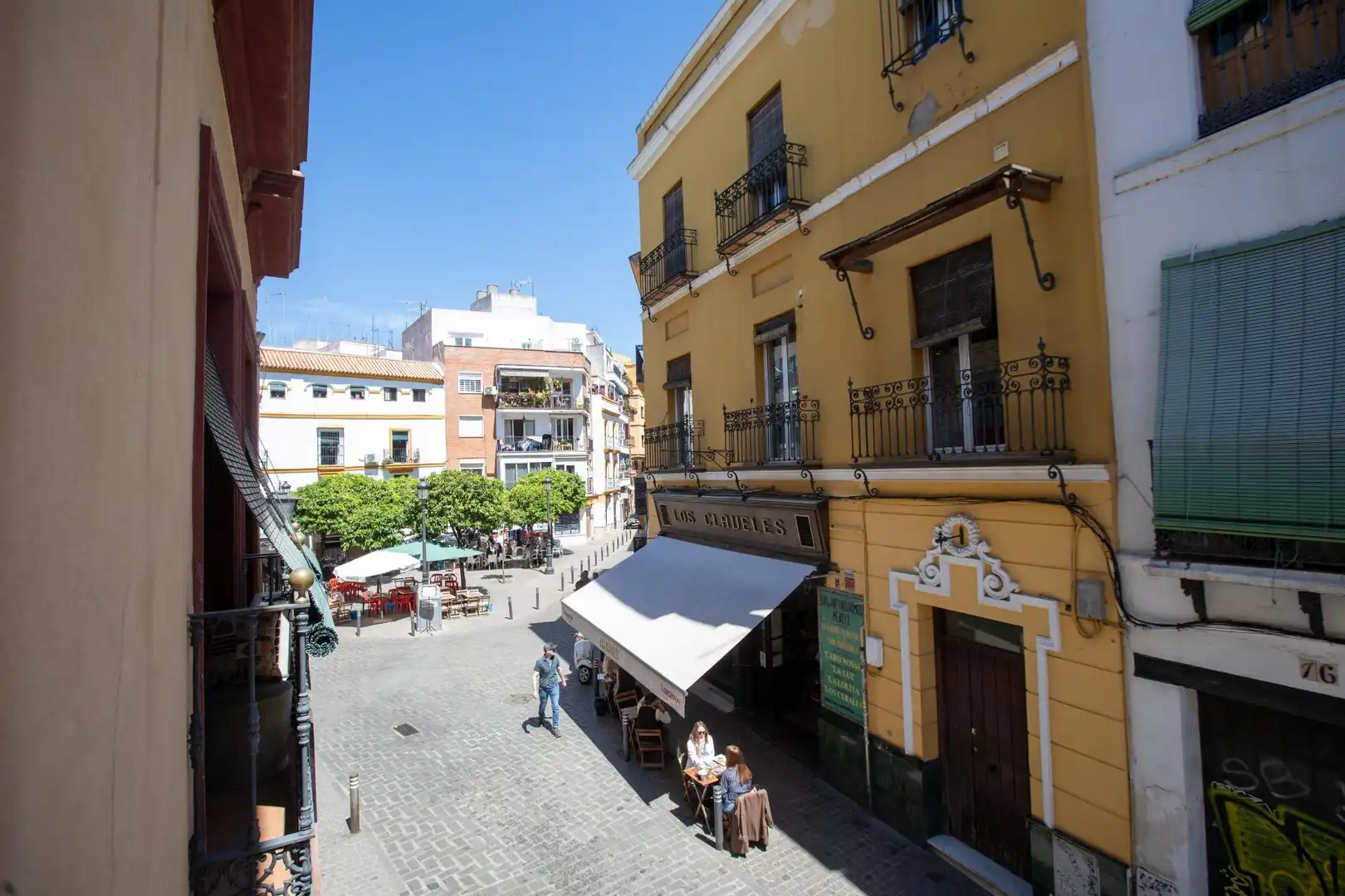 Vista exterior de Edificio en venta en Sevilla