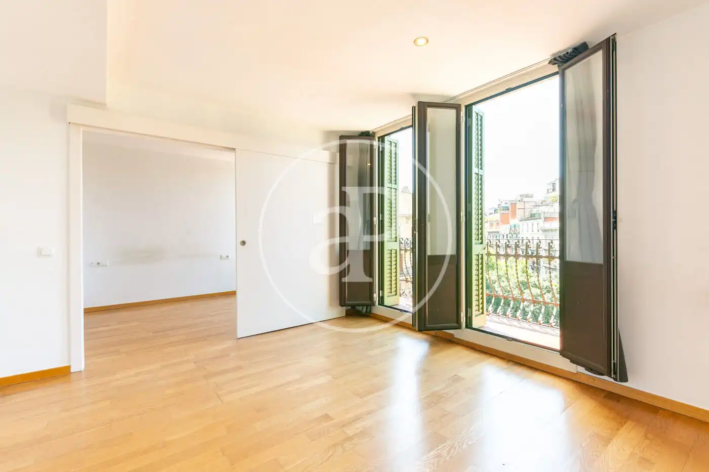 Schlafzimmer von Dachboden zum Verkauf in Barcelona mit Klimaanlage, Heizung und Terrasse