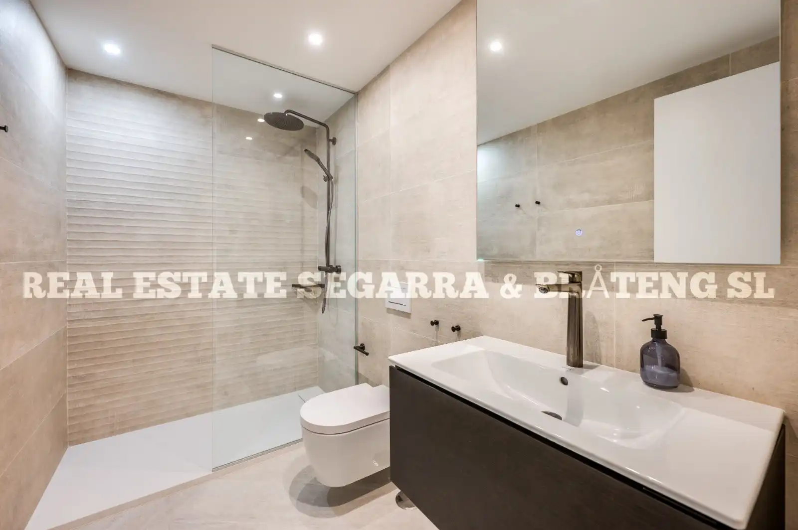Bathroom of Attic for sale in Marbella  with Air Conditioner, Heating and Terrace