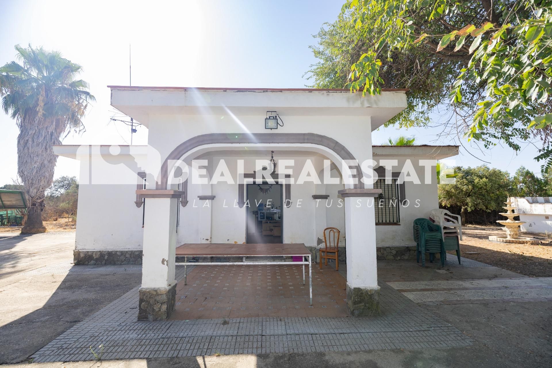 Vista exterior de Casa o xalet en venda en Carmona amb Aire condicionat, Jardí privat i Traster