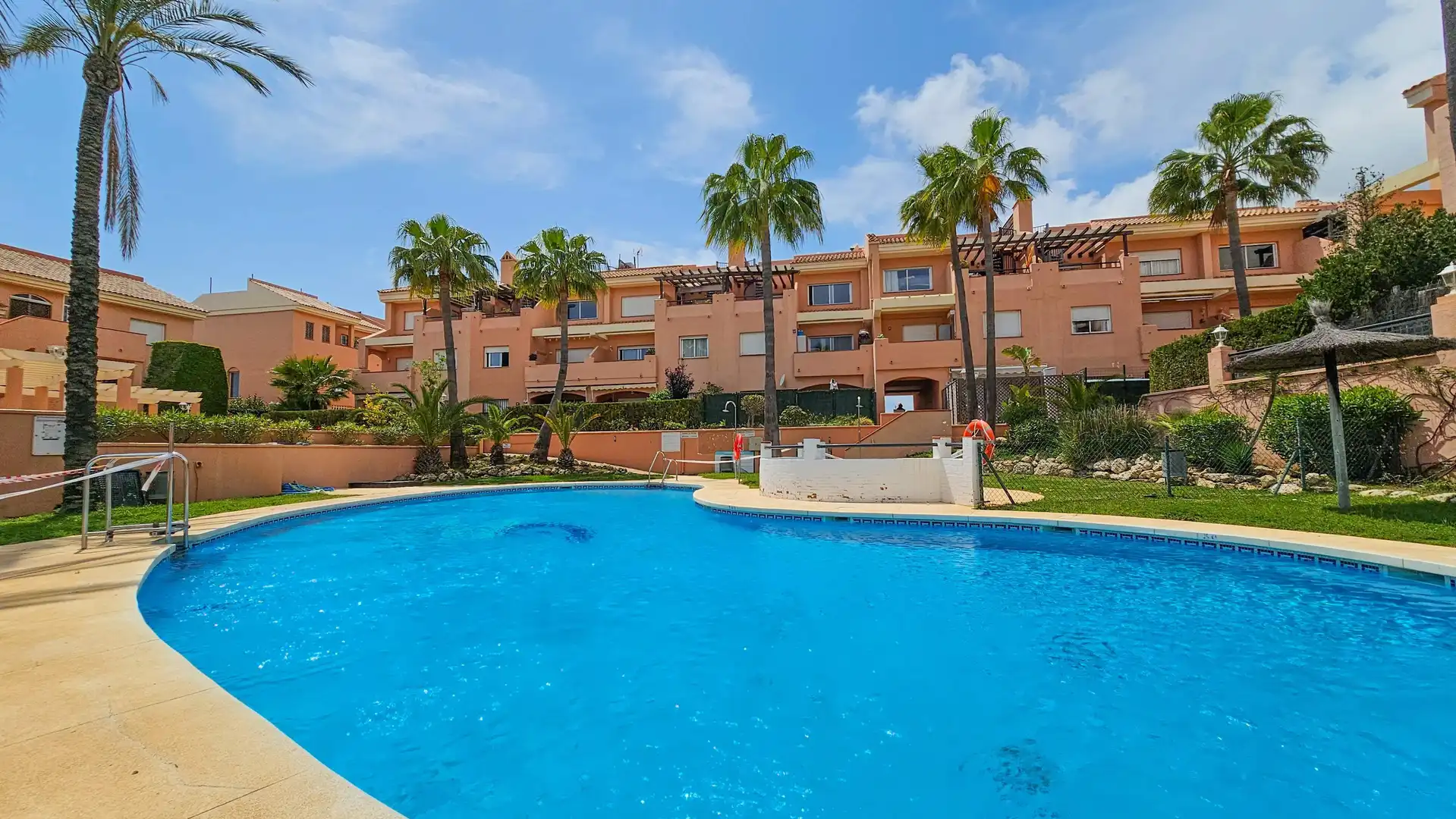 Vista exterior de Apartament en venda en Mijas amb Aire condicionat, Calefacció i Terrassa