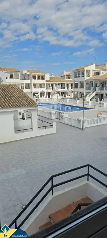 Schwimmbecken von Wohnungen zum Verkauf in Torrevieja mit Klimaanlage, Heizung und Terrasse