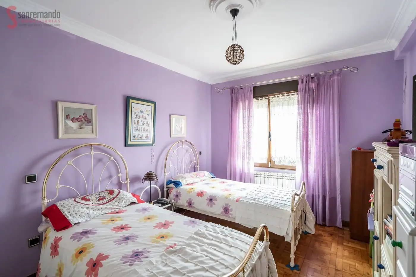 Habitación de Casa o chalet en venta en Torrelavega  con Calefacción, Jardín privado y Parquet
