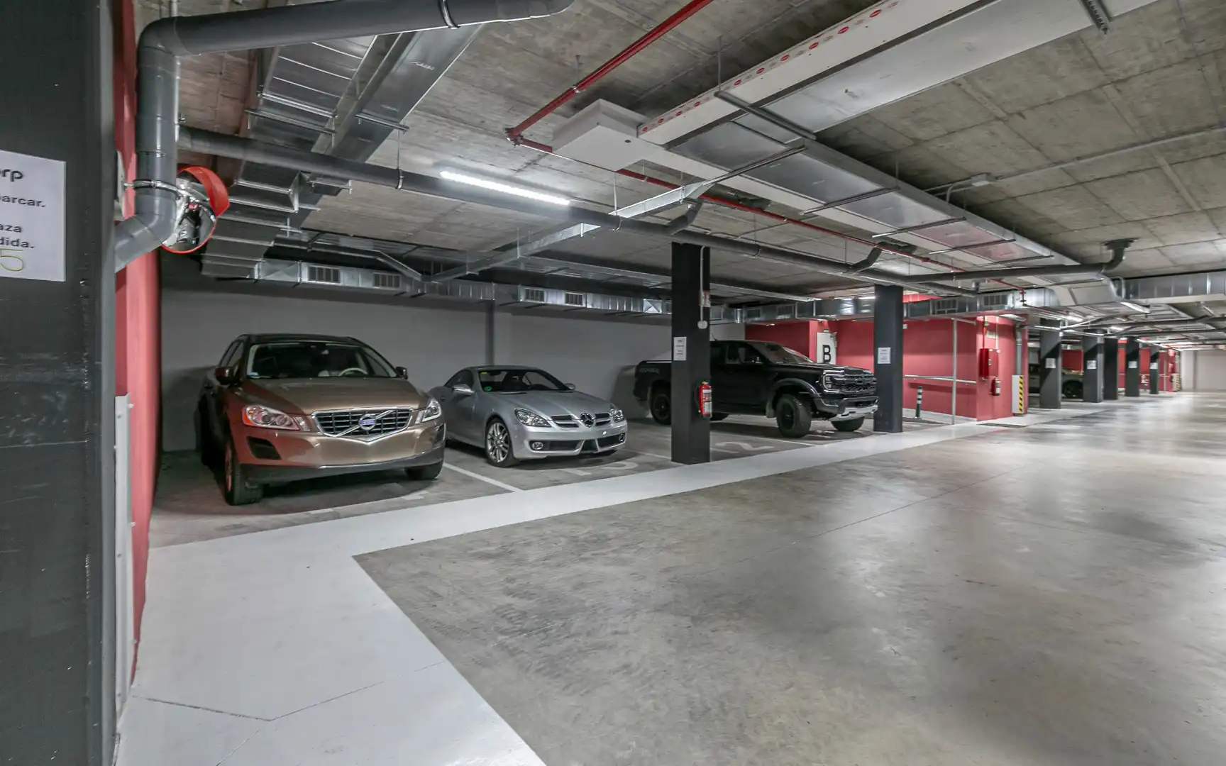 Parking de Piso de alquiler en Sant Boi de Llobregat con Aire acondicionado, Calefacción y Jardín privado