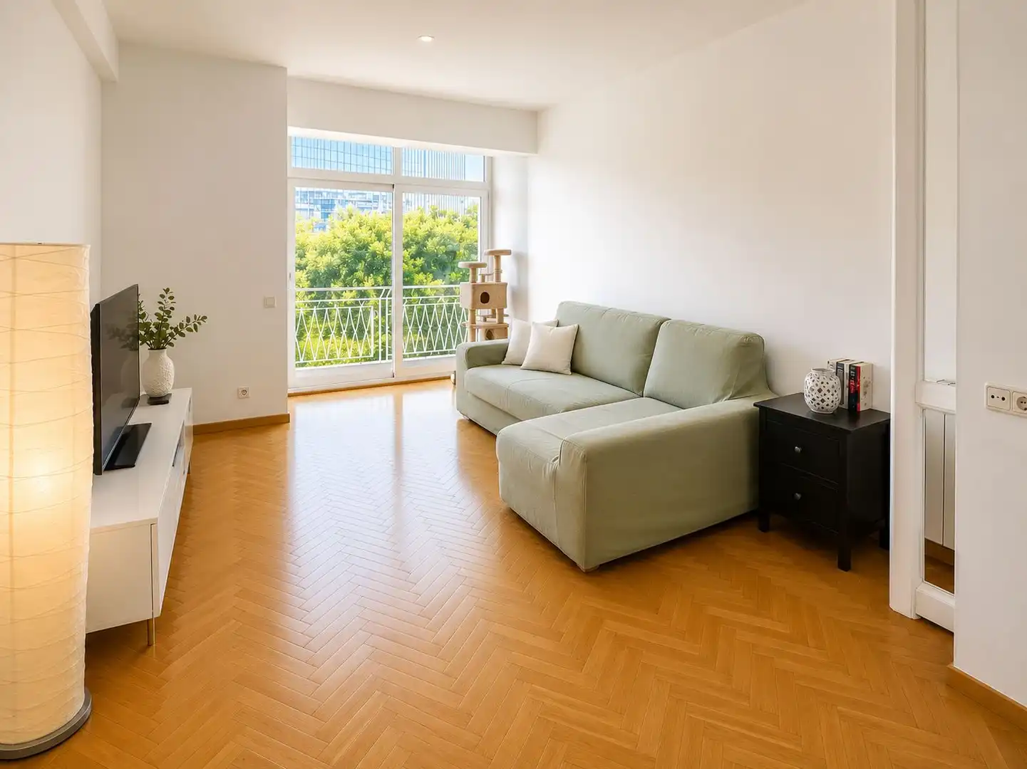 Living room of Flat for sale in Madrid  with Parquet flooring, Washing machine and Alarm