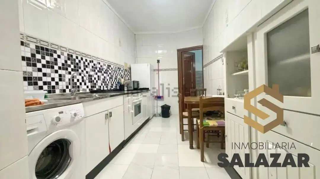 Flat with terrace to rent in Barrenkale, imagen 4