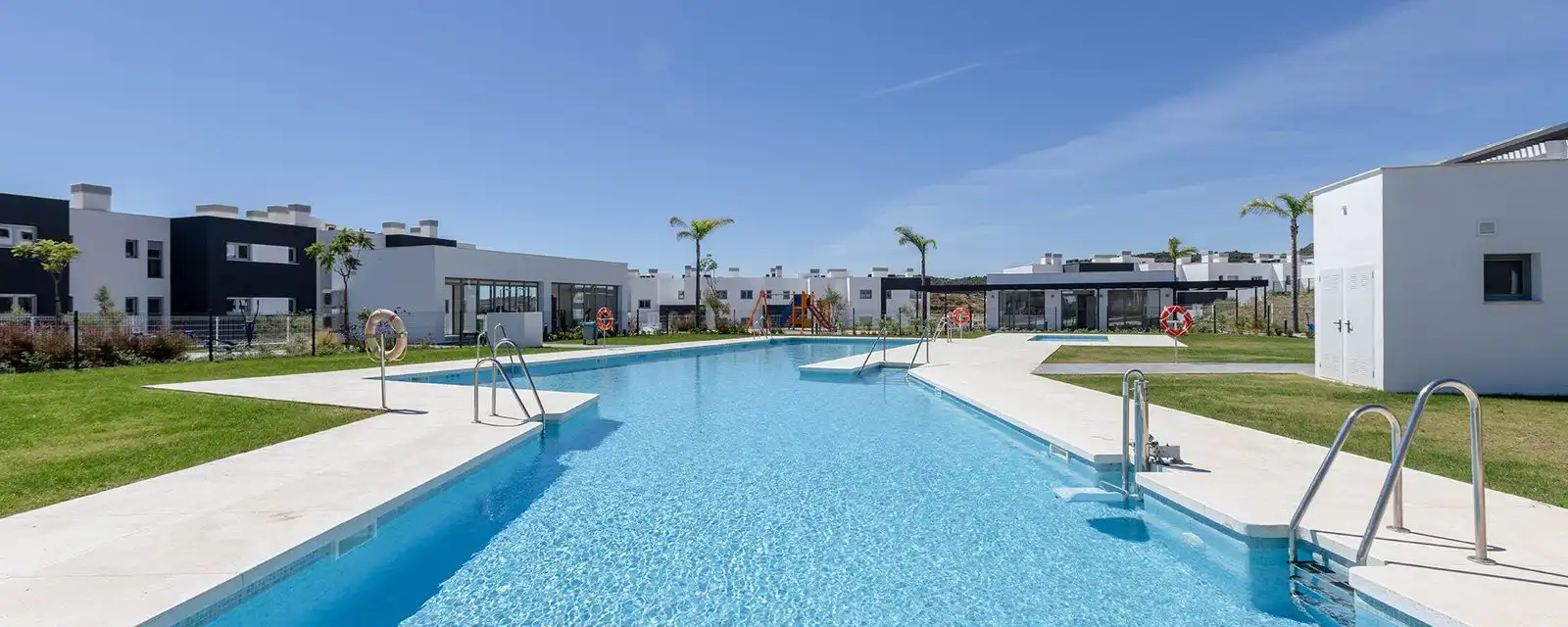 Apartament amb piscina en venda a Estepona Pueblo