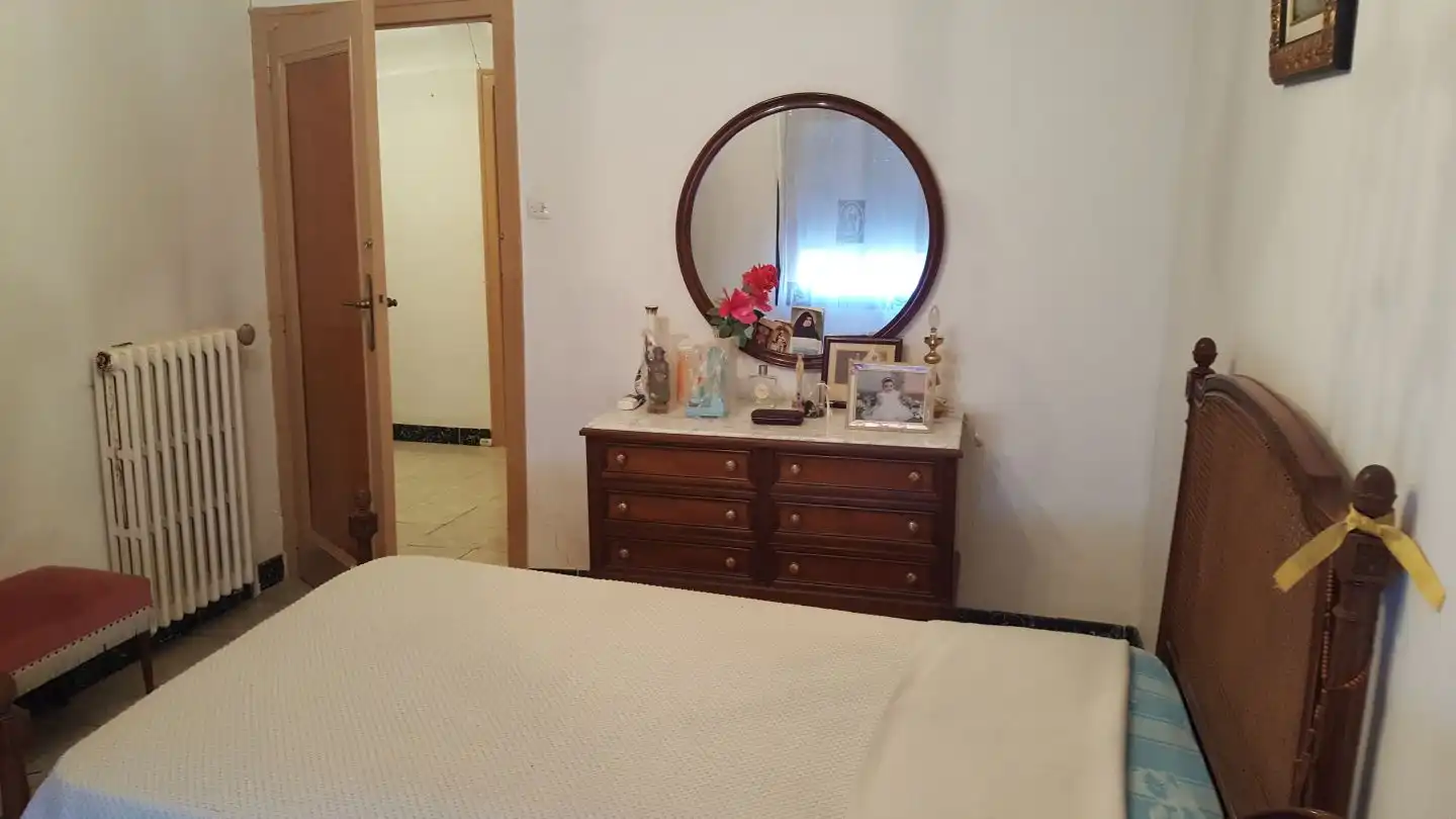 Habitación de Casa o chalet en venta en Velilla de Ebro con Calefacción, Trastero y Amueblado