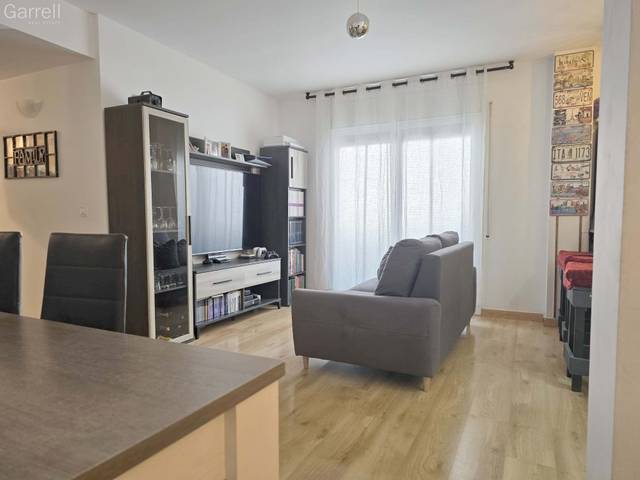 Piso en Venta en CARRER DEL FAR 
 N- Es: Pl: Pt:
 FIGUERES (GIRON en Carretera de Roses - Fossos