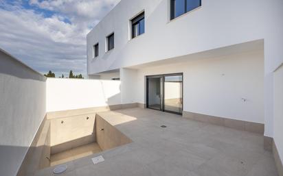 Vista exterior de Casa adosada en venda en Peligros amb Calefacció i Piscina