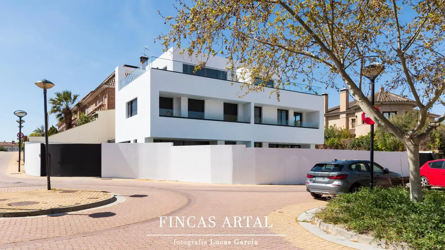 Vista exterior de Casa o chalet en venta en Zaragoza con Aire acondicionado, Calefacción y Jardín privado