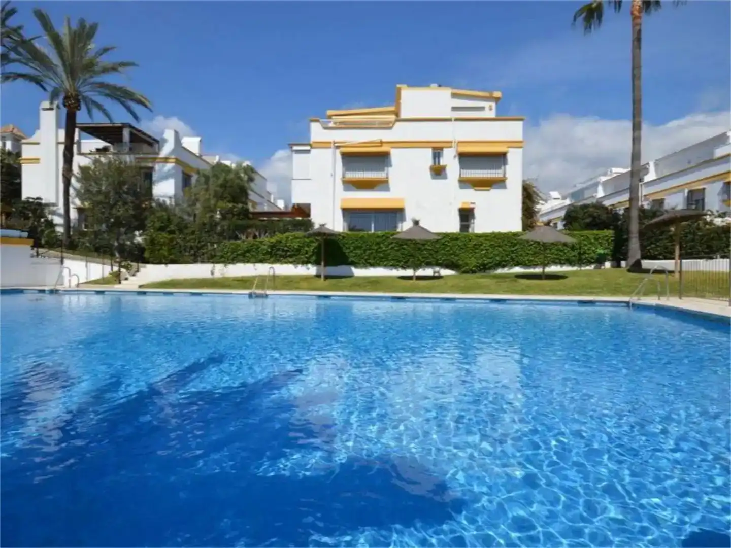 Piscina de Planta baixa de lloguer en Marbella amb Aire condicionat i Balcó