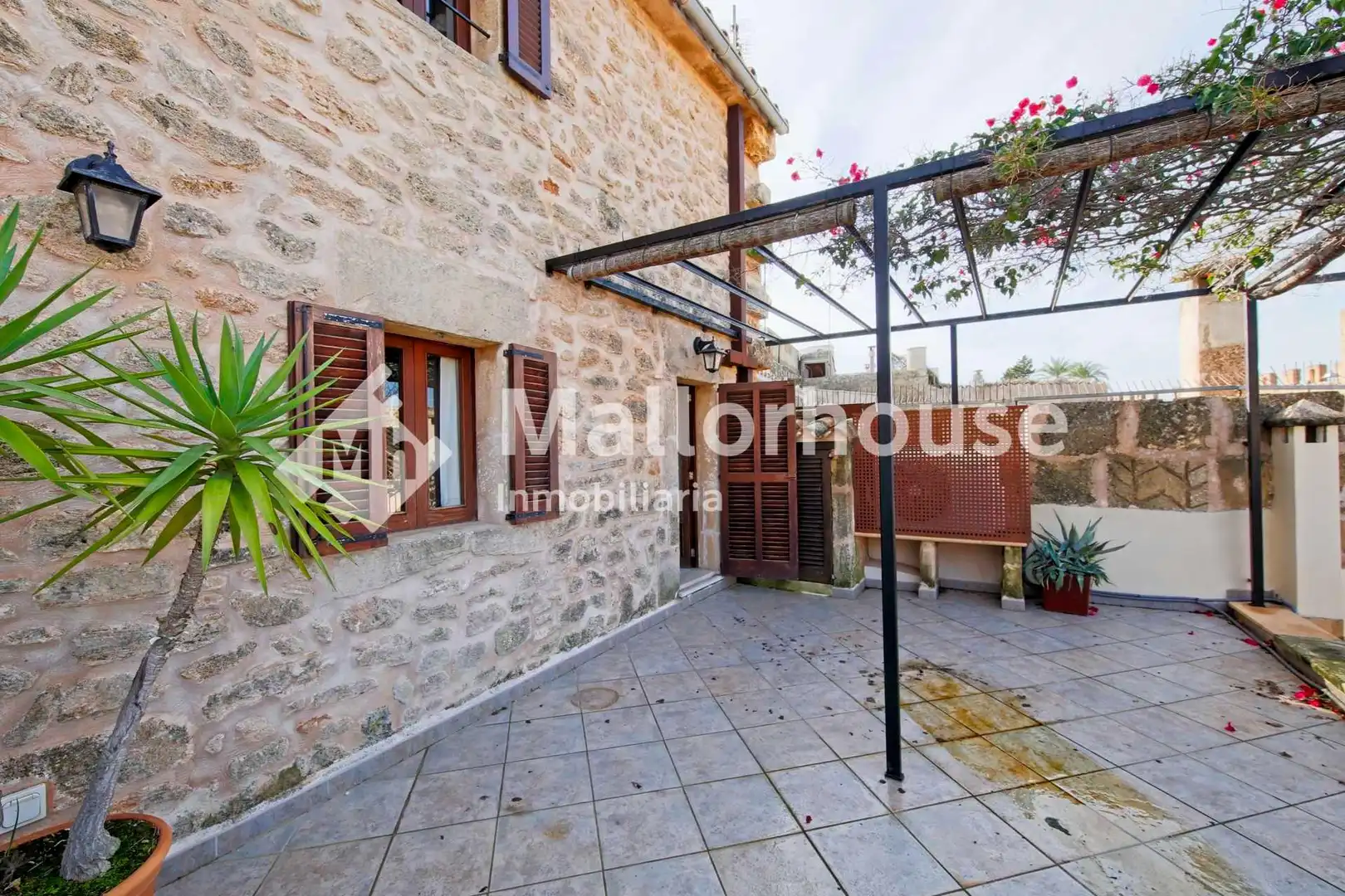 Terrace of Detached homes for sale in Alcúdia  with Air Conditioner, Private garden and Terrace