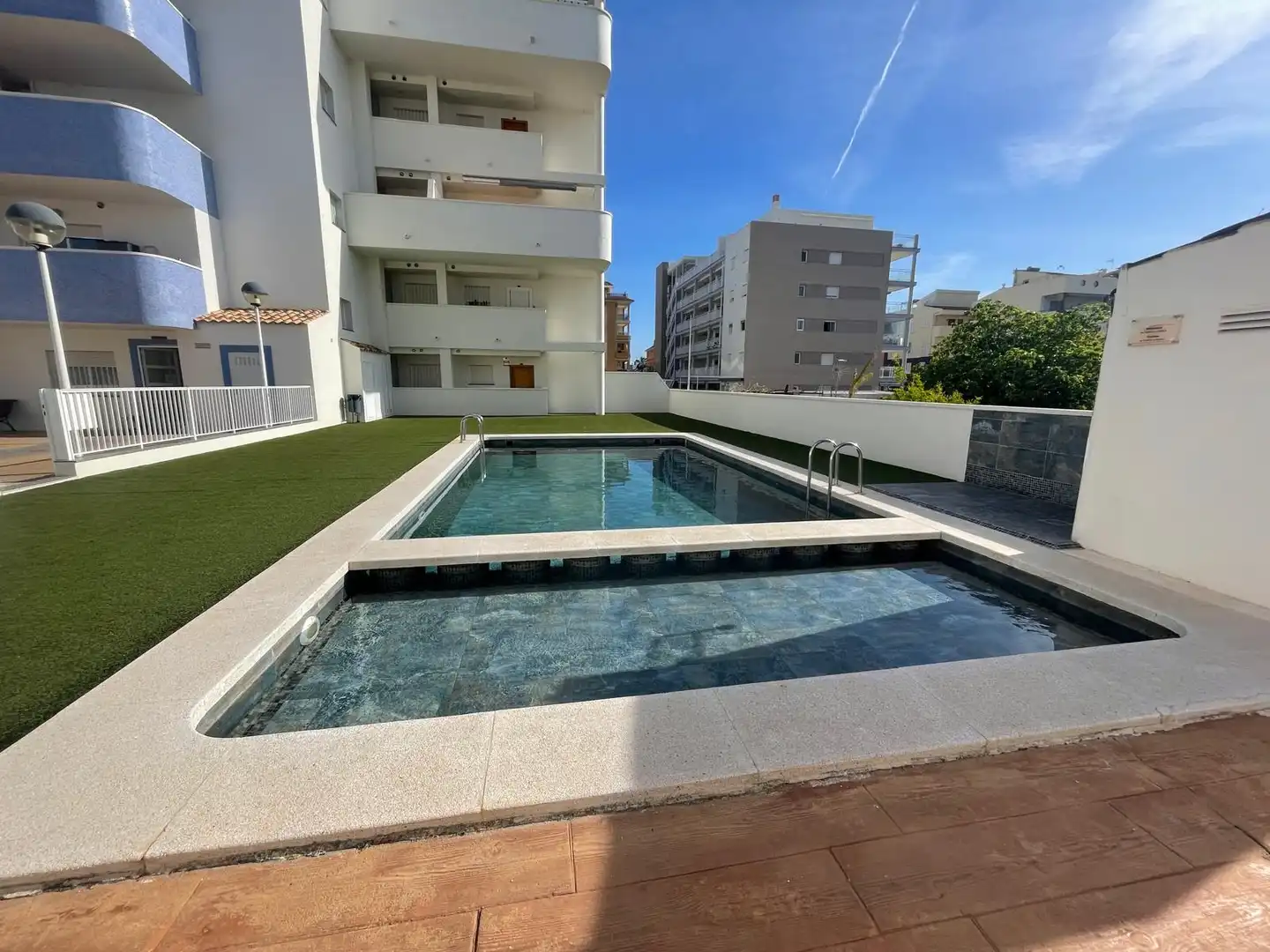 Piscina de Apartament en venda en Moncofa amb Terrassa, Forn i Piscina comunitària