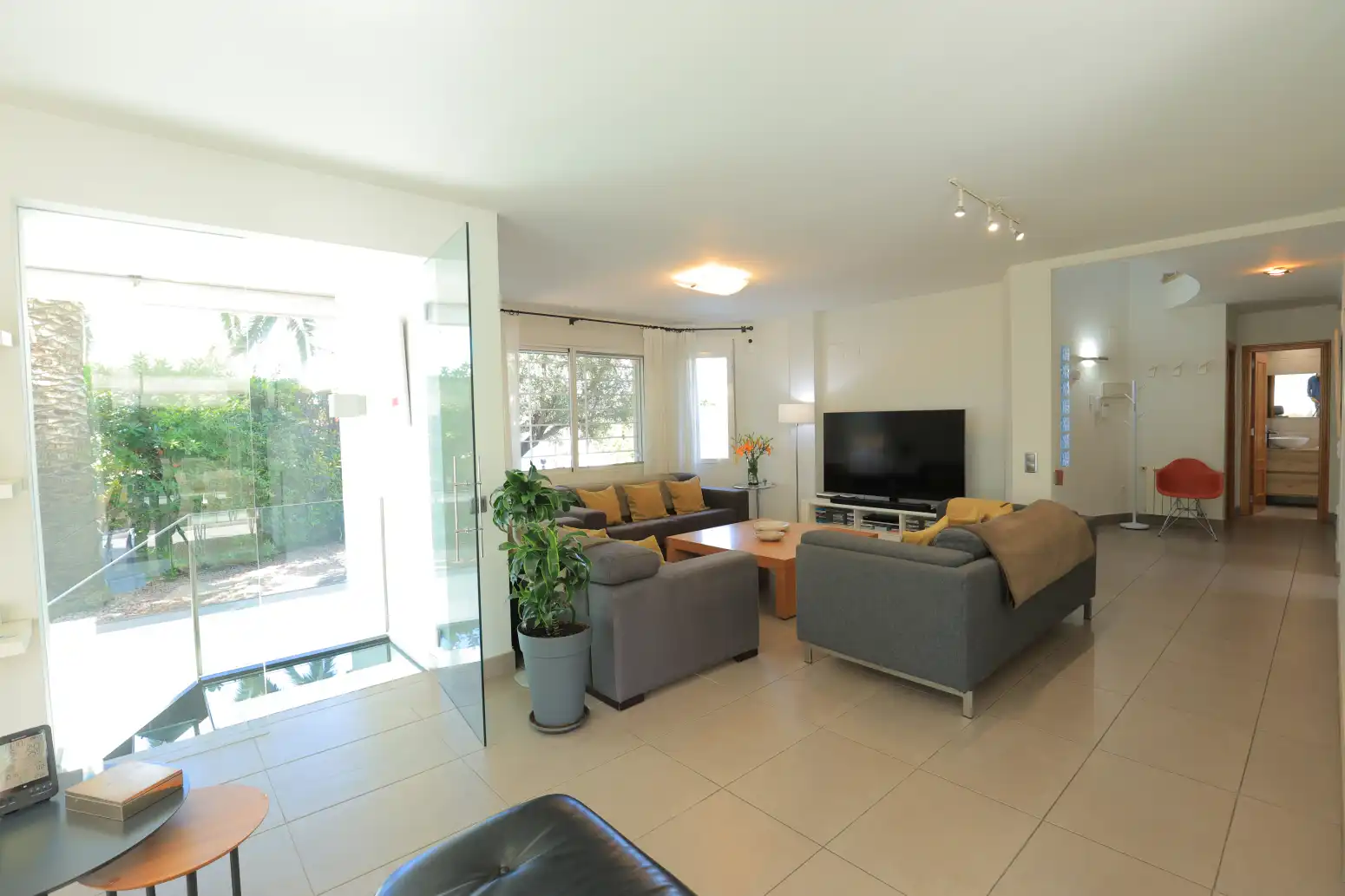 Sala d'estar de Casa o xalet en venda en L'Eliana amb Aire condicionat, Jardí privat i Traster