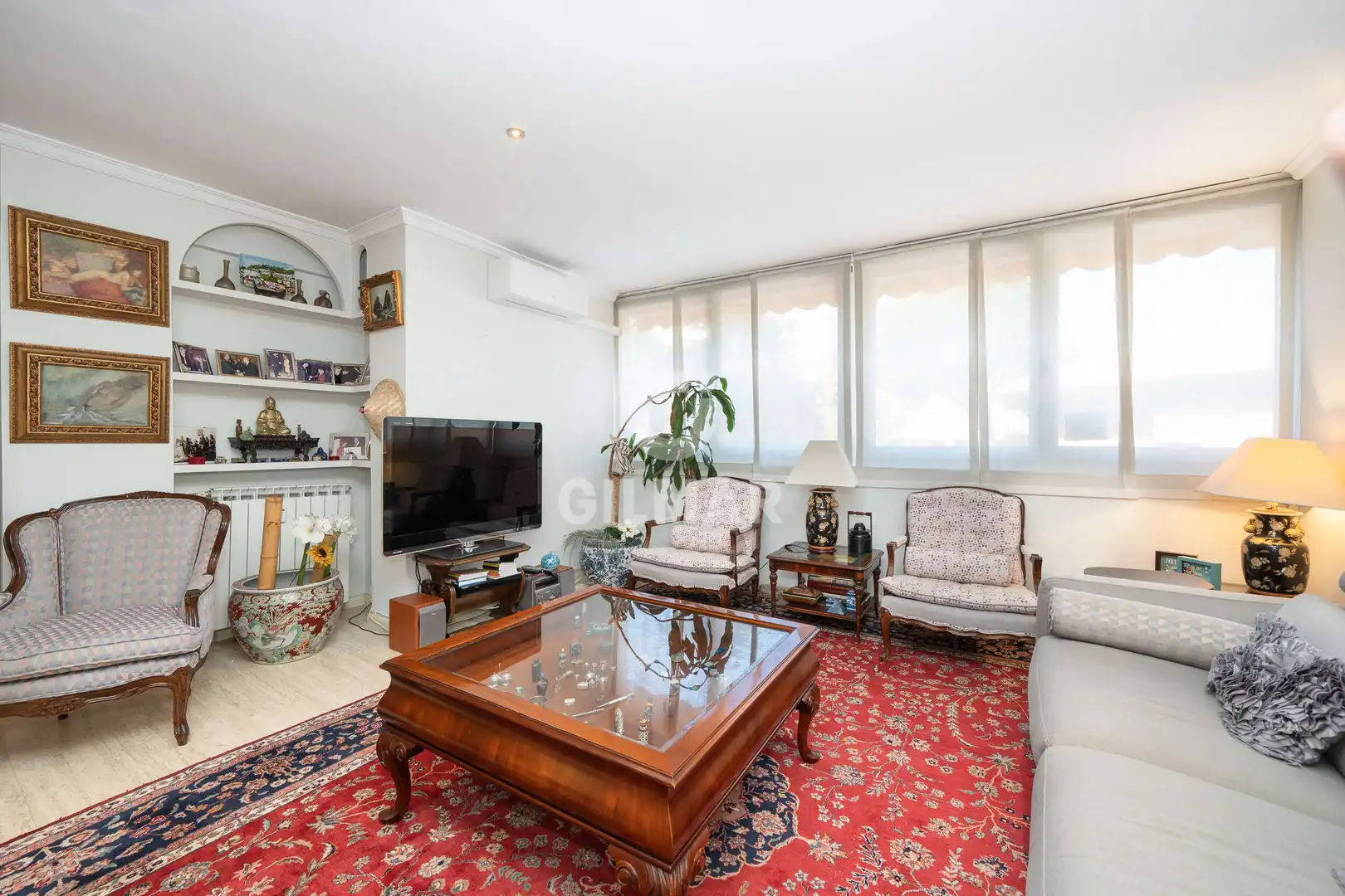 Sala d'estar de Pis en venda en Madrid amb Calefacció i Jardí privat
