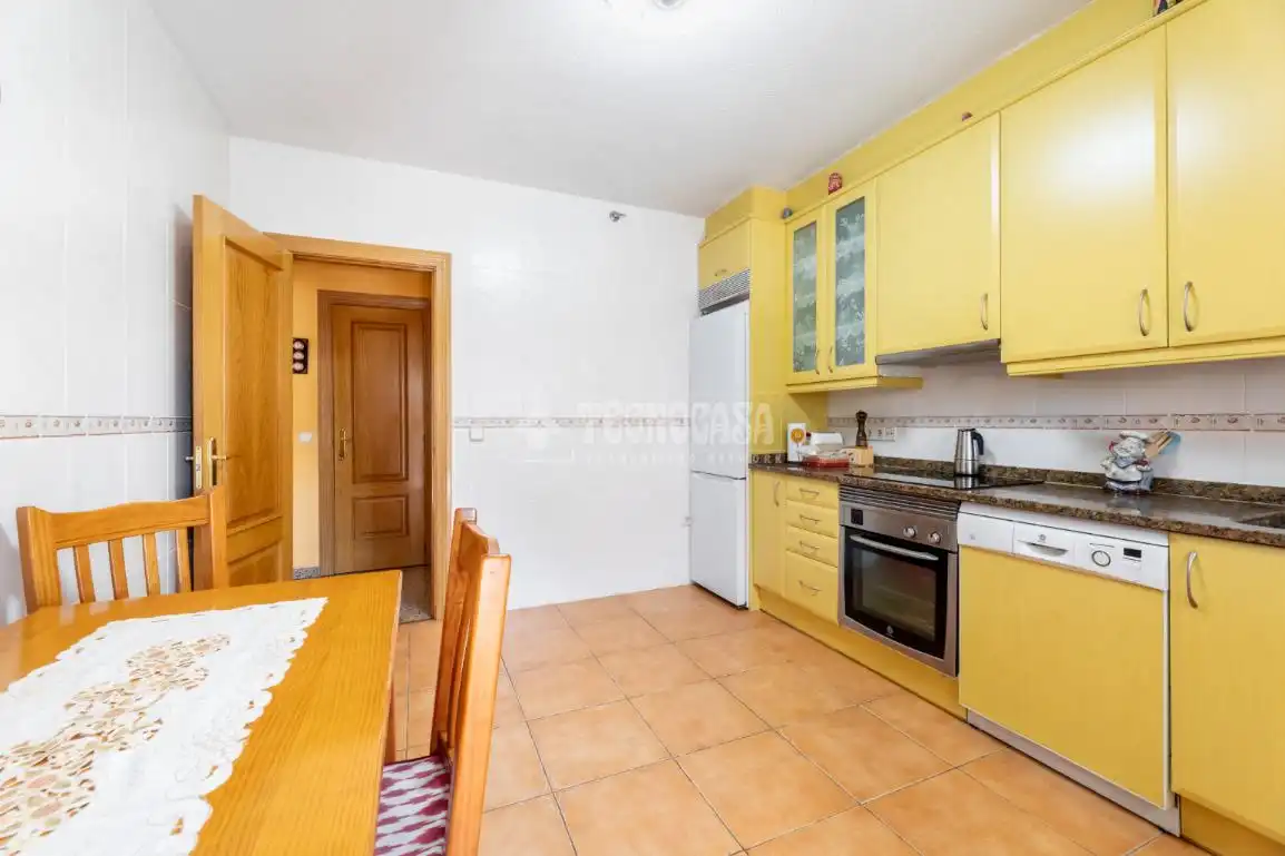 Cocina de Casa adosada en venta en Torrelodones con Calefacción, Jardín privado y Terraza