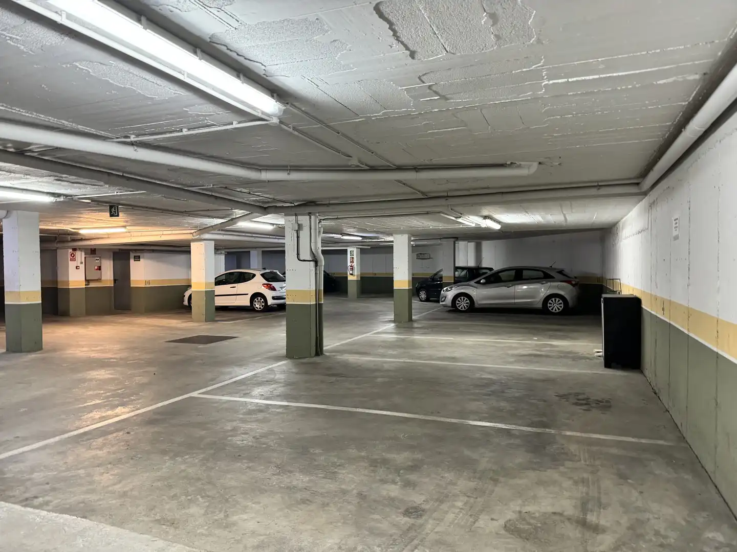 Garage zur Miete in Carrer Josep Clarà i Ayats, 5, Montilivi