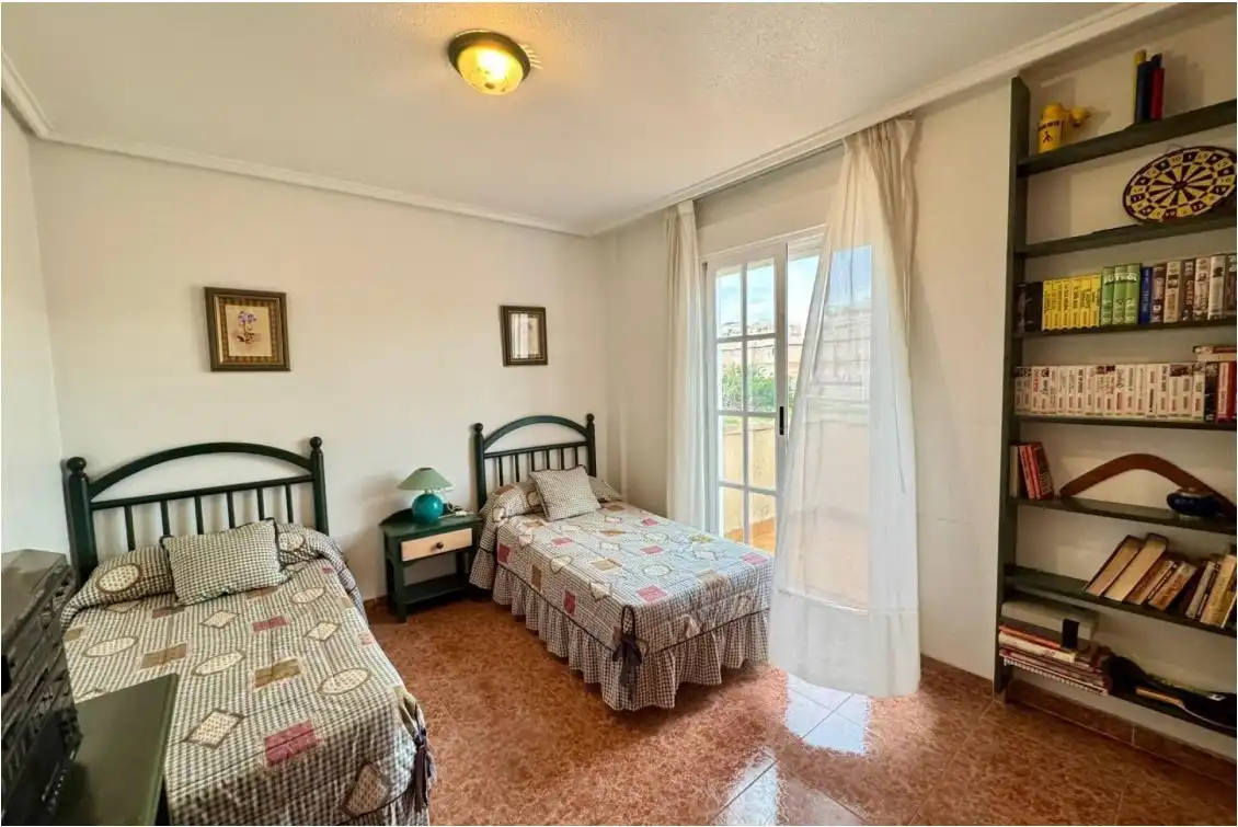 Habitación de Casa o chalet en venta en Torrevieja con Terraza, Piscina y Amueblado
