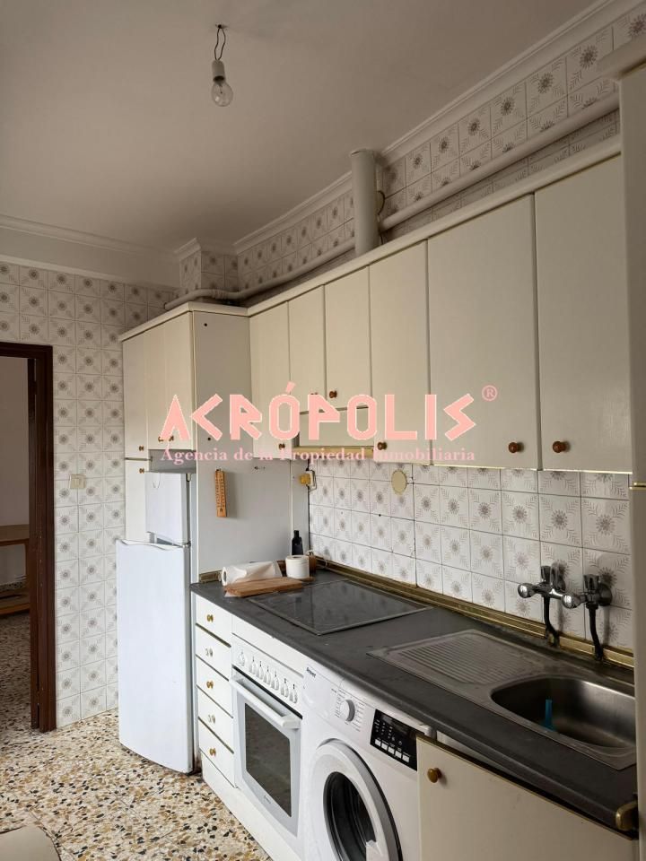 Kitchen of Flat to rent in Benavente  with Heating