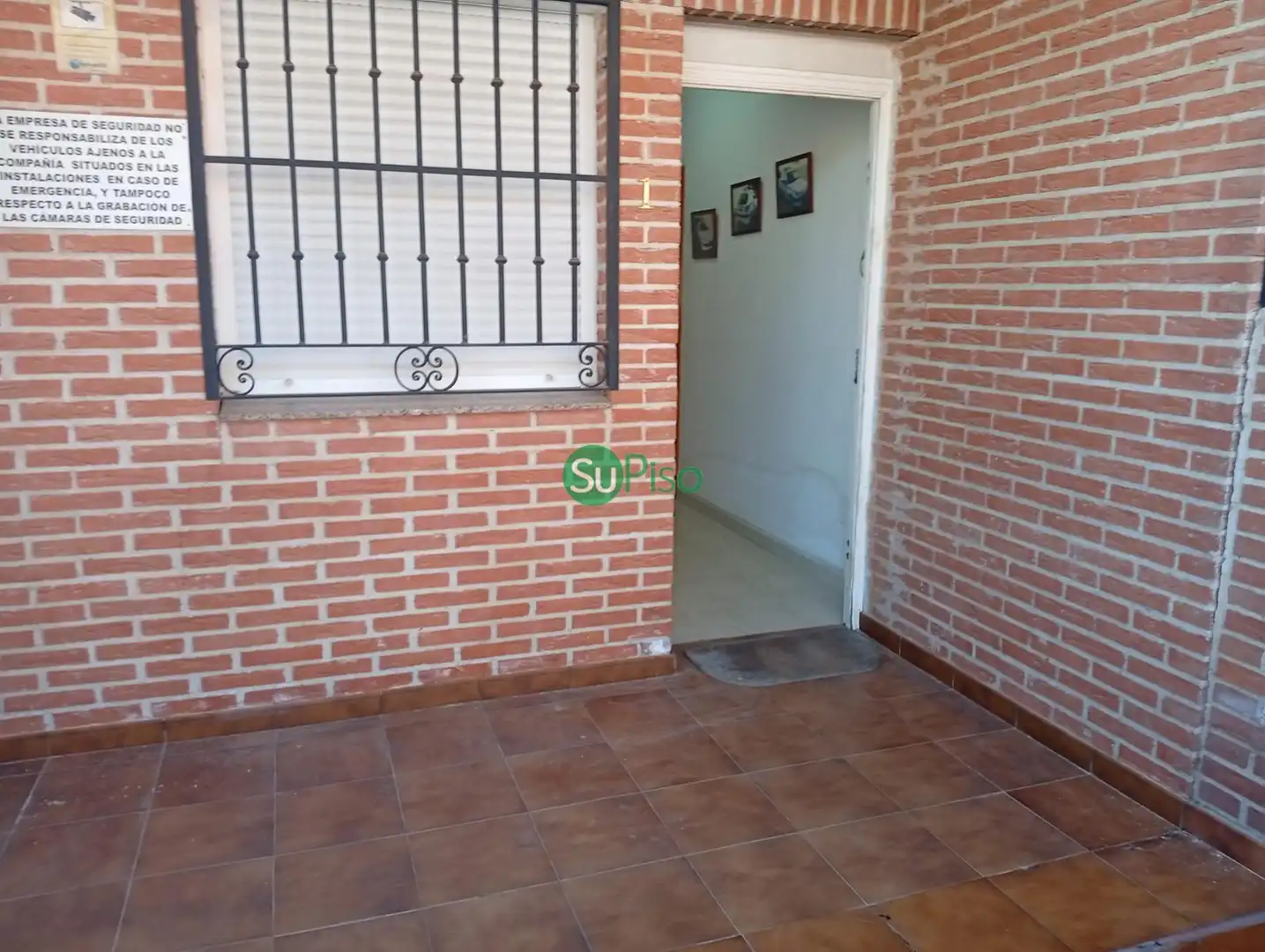 Vista exterior de Casa adosada en venda en Chozas de Canales amb Aire condicionat, Jardí privat i Terrassa