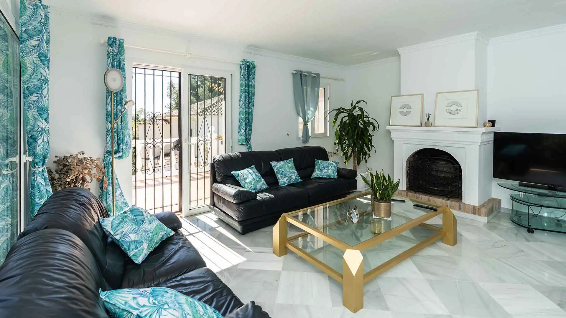 Sala de estar de Casa o chalet en venta en Marbella con Aire acondicionado, Jardín privado y Terraza