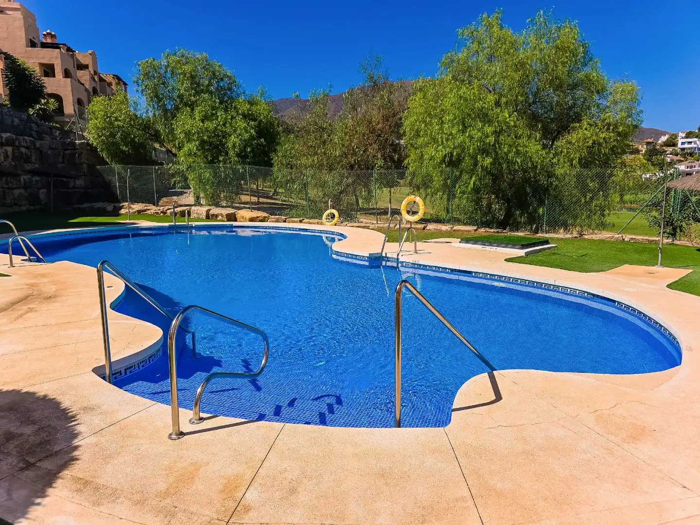 Piscina de Piso en venta en Estepona con Aire acondicionado, Terraza y Balcón