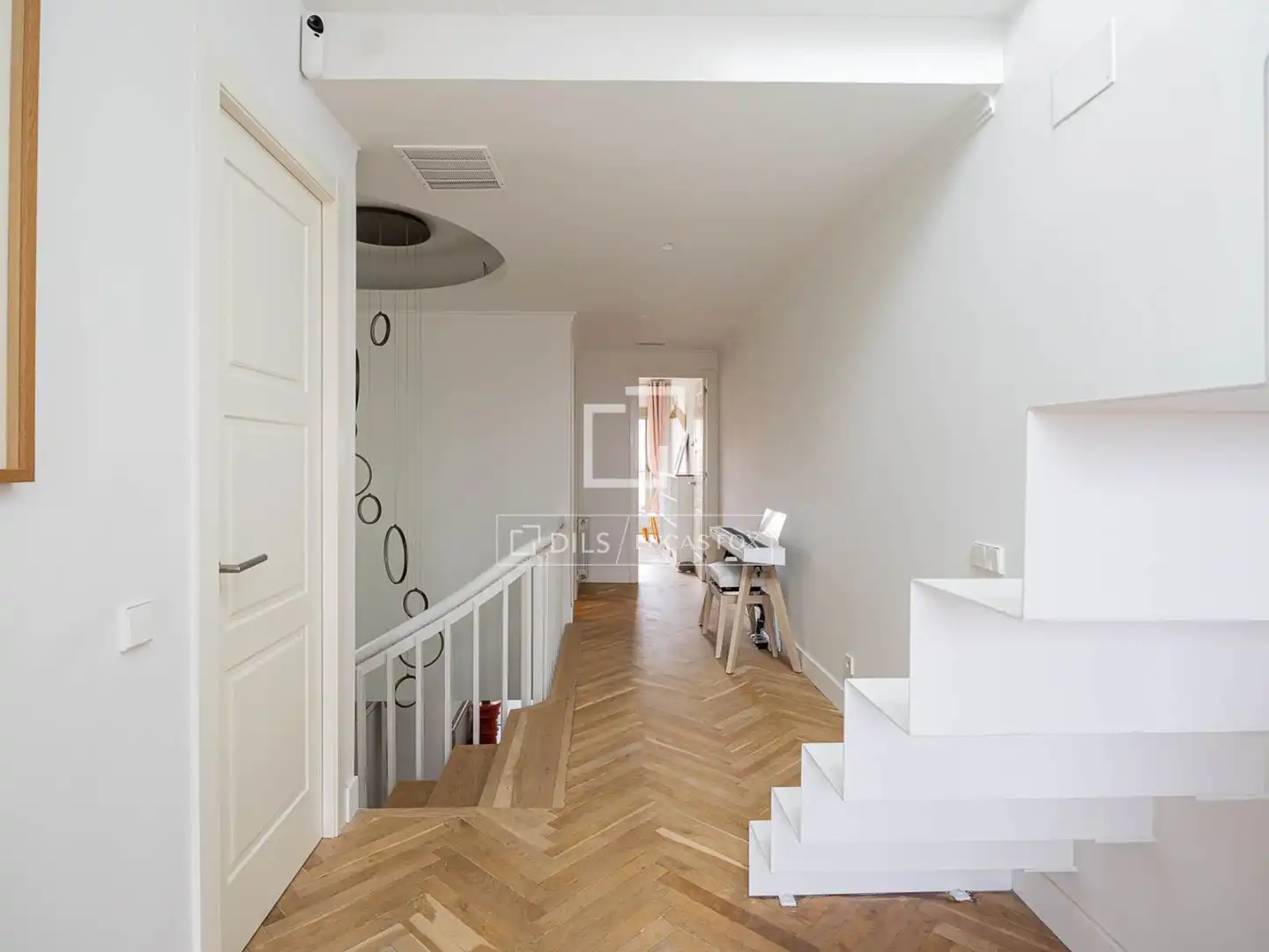 Dachboden zum Verkauf in Barcelona mit Klimaanlage, Terrasse und Balkon