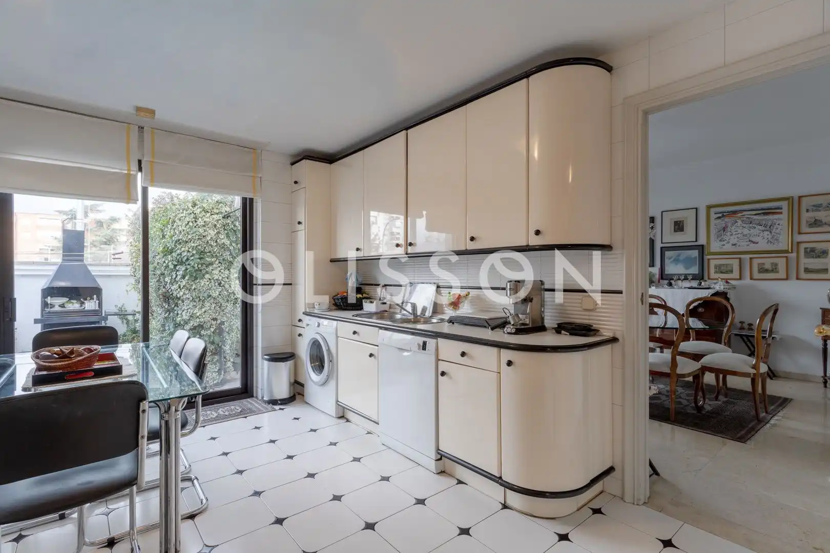 Cocina de Casa o chalet en venta en Madrid con Aire acondicionado, Calefacción y Jardín privado