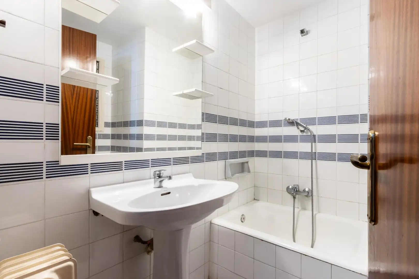 Bathroom of Attic for sale in Sabadell  with Air Conditioner, Heating and Parquet flooring