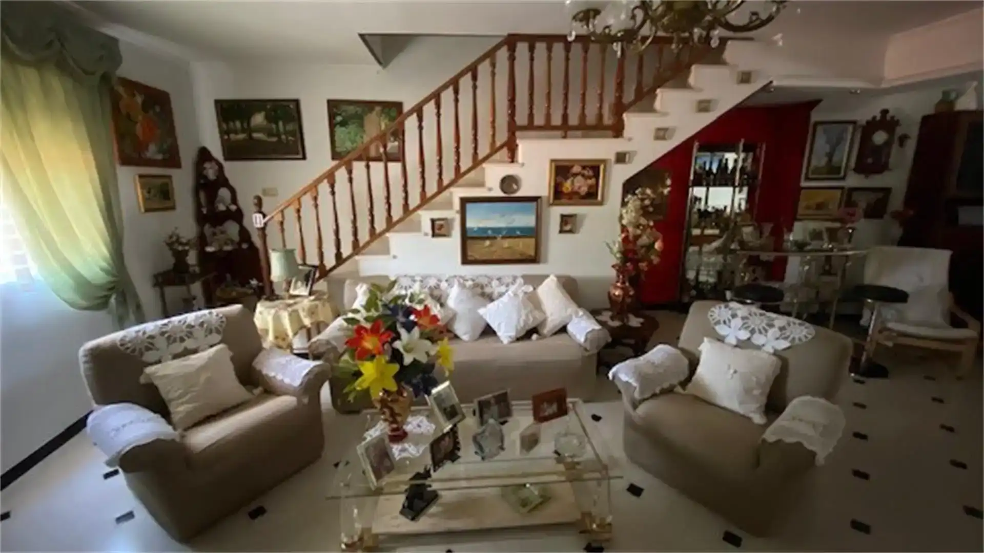 Sala d'estar de Casa o xalet en venda en Dos Hermanas amb Aire condicionat, Traster i Moblat