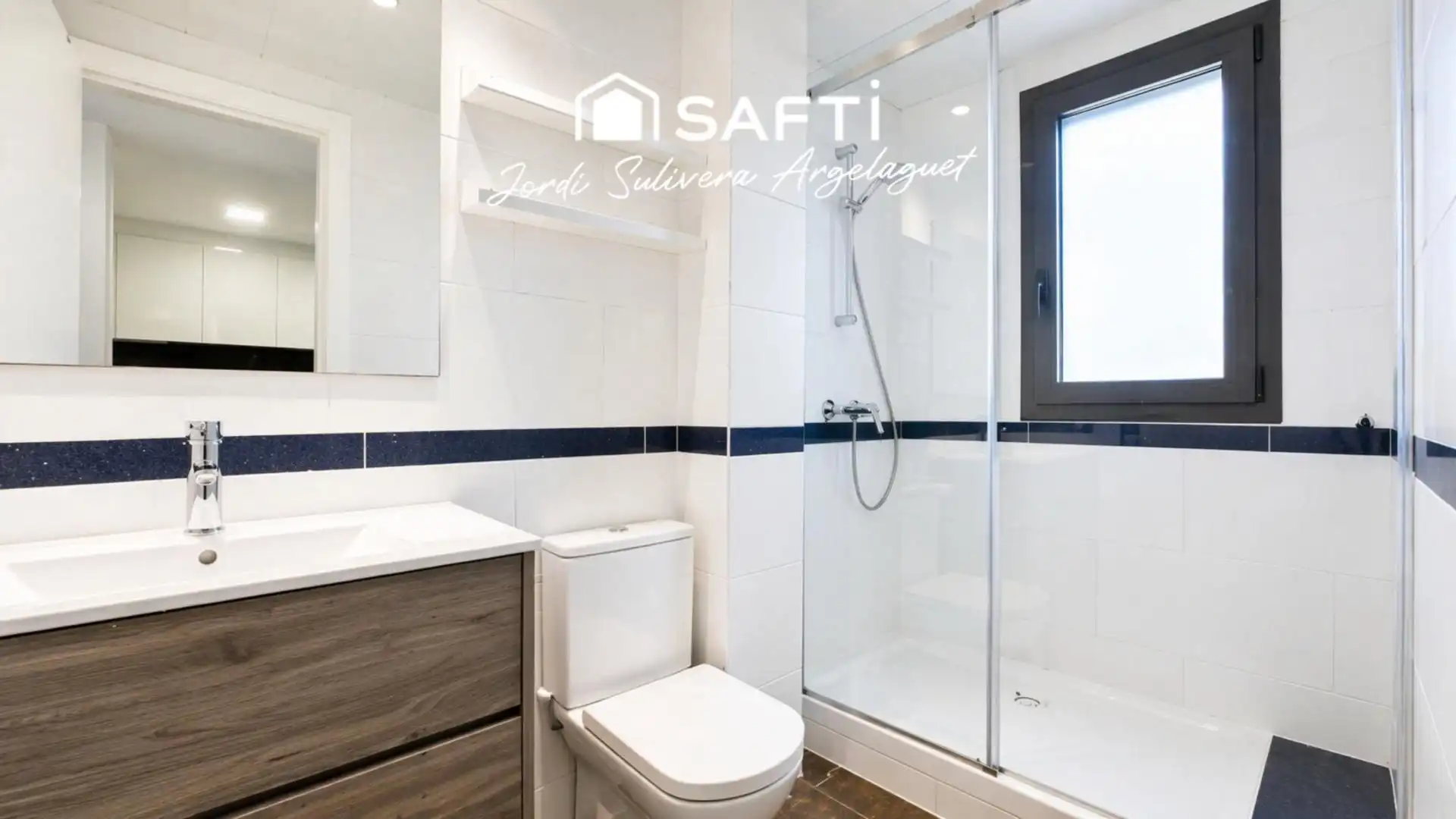 Baño de Casa adosada en venta en L'Escala con Aire acondicionado, Terraza y Balcón