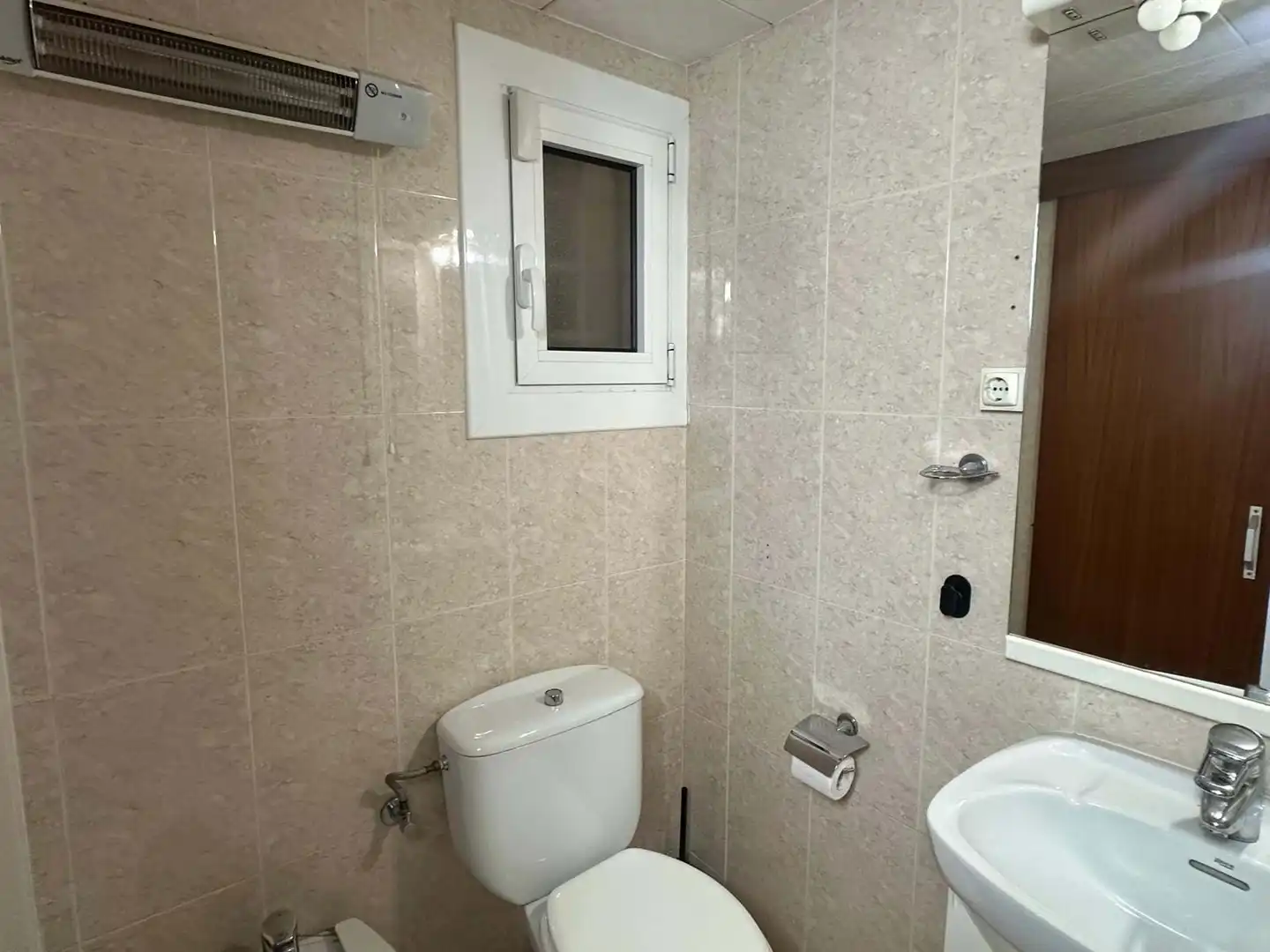 Bathroom of Attic for sale in Vilanova i la Geltrú  with Air Conditioner, Heating and Terrace