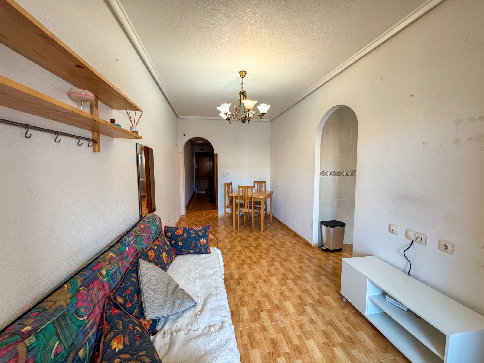 Sala d'estar de Pis de lloguer en San Miguel de Salinas amb Terrassa, Moblat i Forn