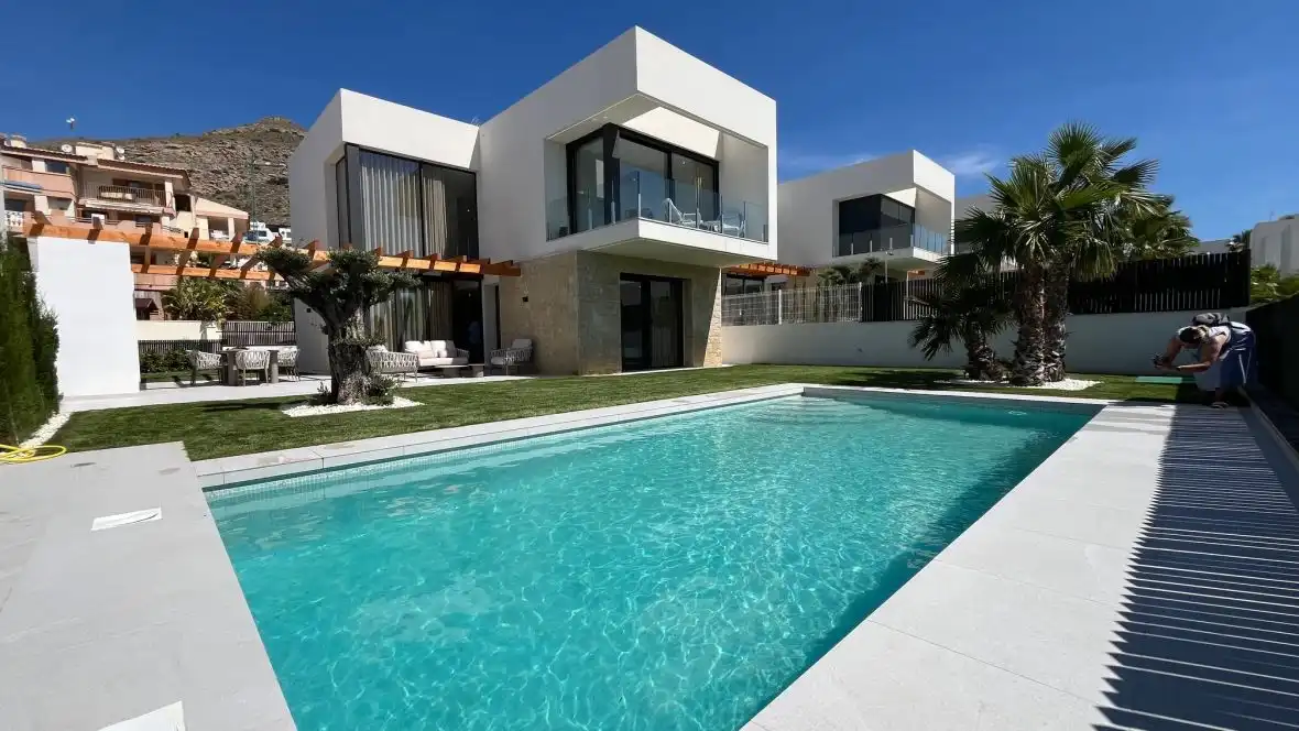 Chalet con piscina en venta en Carrer Berlin