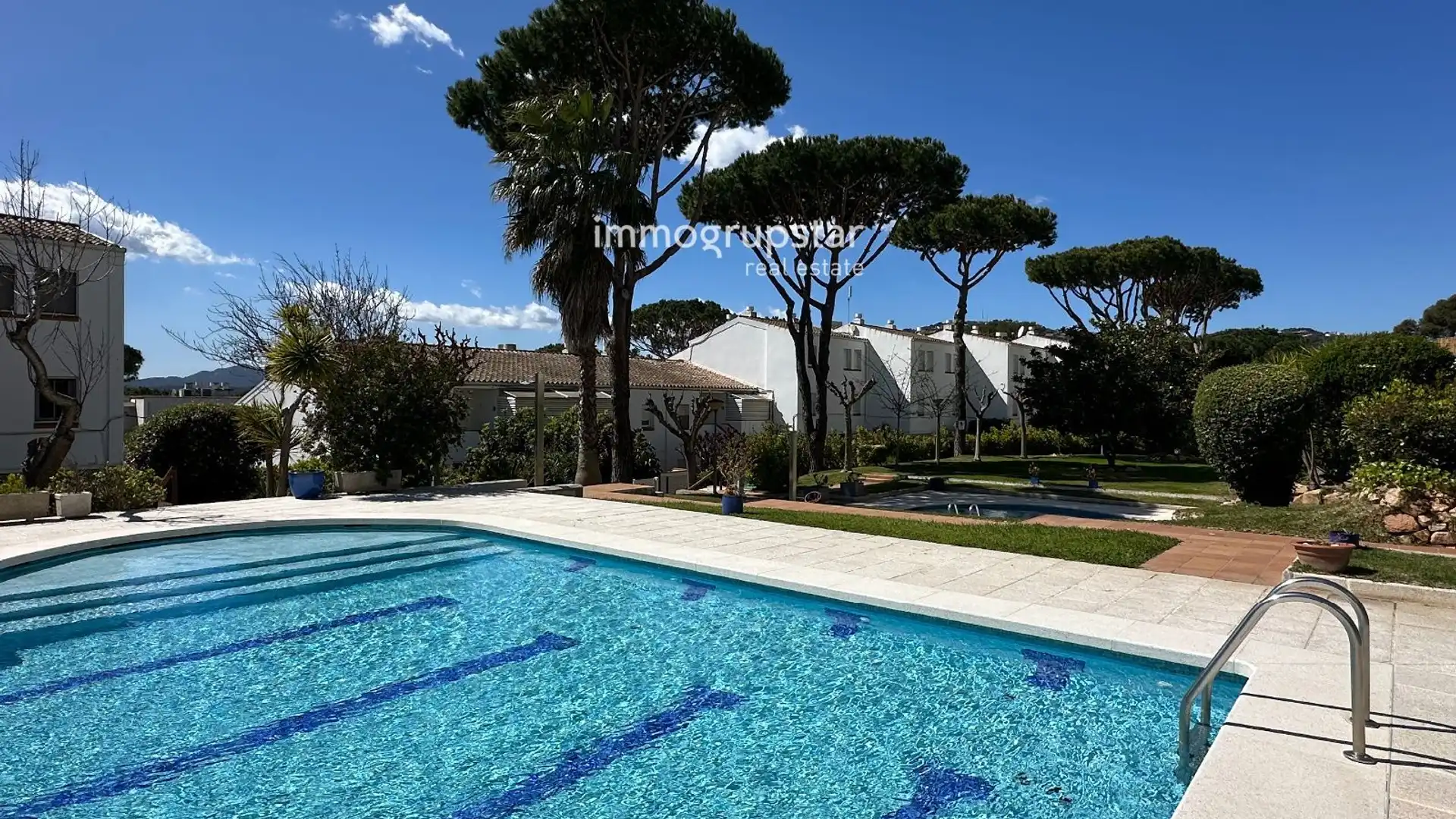 Casa adosada en venda a Roure, Los Pinos - Politur