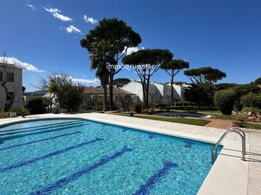 Casa a schiera con piscina in vendita a Roure