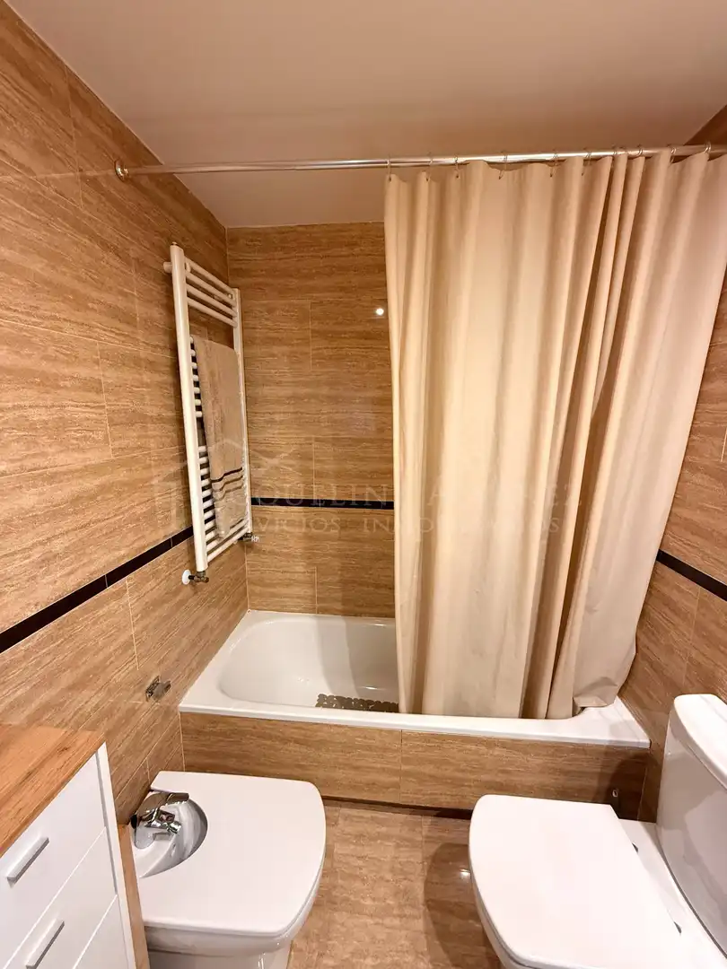 Baño de Ático en venta en Parla con Aire acondicionado, Calefacción y Terraza