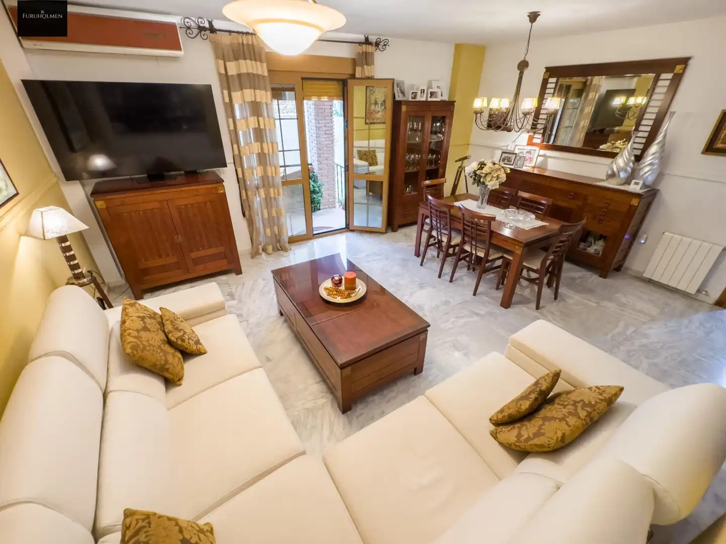 Sala d'estar de Casa adosada en venda en Las Gabias amb Aire condicionat, Calefacció i Jardí privat