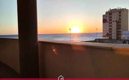 Vista exterior de Pis en venda en  Cádiz Capital amb Calefacció i Terrassa