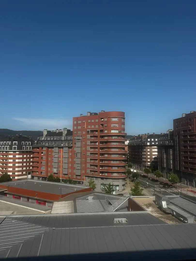 Vista exterior de Pis en venda en Bilbao  amb Calefacció i Balcó