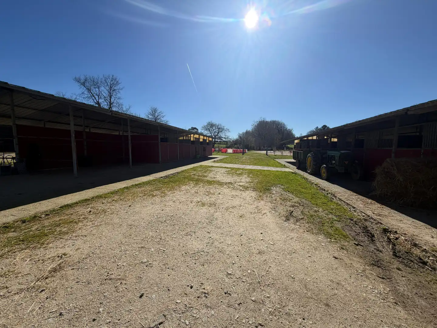 Parking de Finca rústica en venta en Lugo con Jardín privado y Amueblado