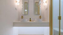 Bathroom of Flat for sale in  Barcelona Capital  with Air Conditioner