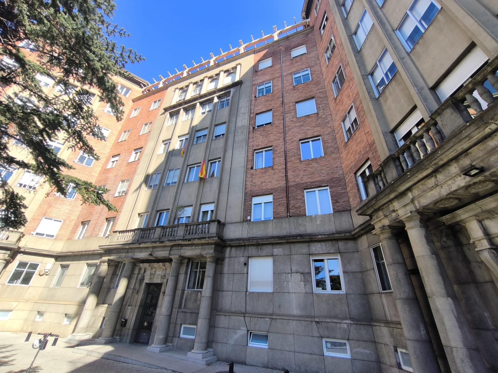 Flat for sale in Avenida CONDESA SAGASTA, Centro Ciudad